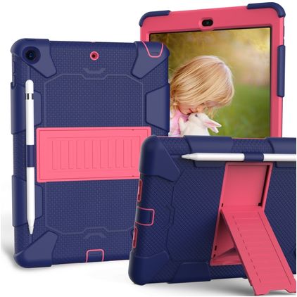 Mobigear ShieldStand iPad 9 (2021) Hoes Hard Kunststof,Siliconen Backcover + Stylus Houder + Standaard - Blauw / Roze