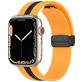 Mobigear Stripe Mag Siliconen Apple Watch Bandje Magneetsluiting - 42/41/40/38 mm - Zwart / Geel