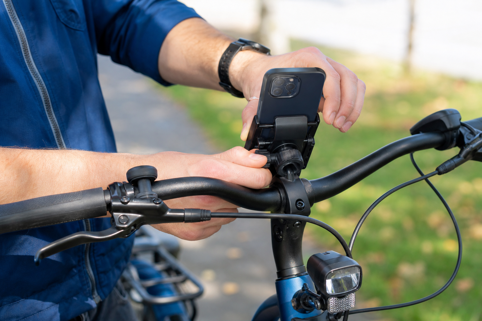 Welke telefoonhouder kan ik het beste op mijn fiets monteren?