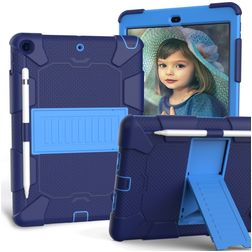 Mobigear ShieldStand iPad 7 (2019) Hoes Hard Kunststof,Siliconen Backcover + Stylus Houder + Standaard - Blauw