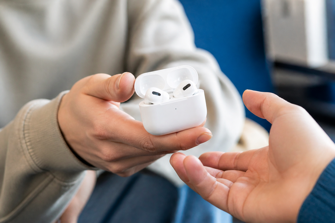 Kun je de AirPods-case van iemand anders gebruiken? Uitleg