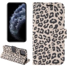 Mobigear Leopard iPhone 13 Hoesje Bookcase Portemonnee - Bruin