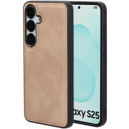 Mobiparts Classic Samsung Galaxy S25 MagSafe Hoesje TPU,Kunstleer Backcover - Moonstone Beige
