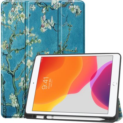 Mobigear Tri-Fold Gel iPad 8 (2020) Hoes TPU,Kunstleer Bookcase + Stylus Houder - Amandelbloesem