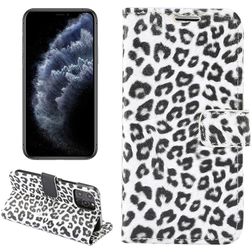 Mobigear Leopard iPhone 12 Hoesje Bookcase Portemonnee - Wit