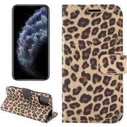Mobigear Leopard iPhone 12 Pro Hoesje Bookcase Portemonnee - Geel