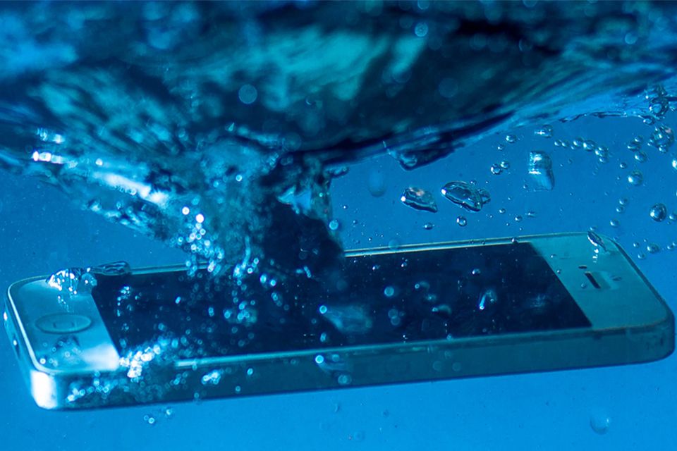 Is je telefoon in water gevallen? Dit kun je doen!