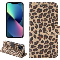 Mobigear Leopard iPhone 14 Hoesje Bookcase Portemonnee - Geel