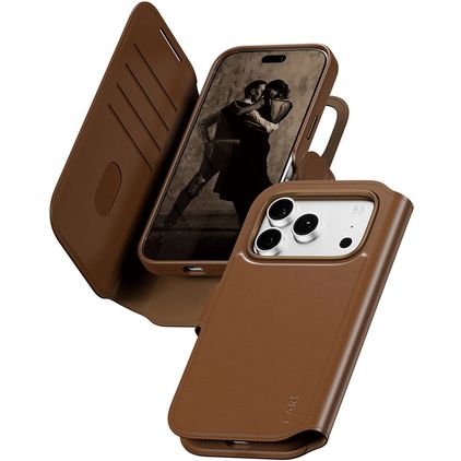 CARE by PanzerGlass Tango Two-in-One iPhone 18 Pro MagSafe Hoesje Uitneembare 2in1 Bookcase Portemonnee - Bruin