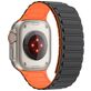 Mobigear Loop Mag Siliconen Apple Watch Bandje Magneetsluiting - 42/41/40/38 mm - Zwart / Oranje