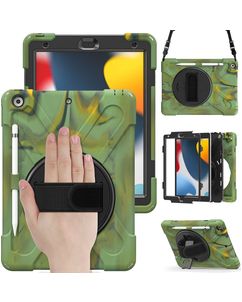 Mobigear SureGrip XGuard iPad 9 (2021) Hoes Hard Kunststof,Siliconen Backcover + Stylus Houder + Schouderband + Standaard - Camouflage