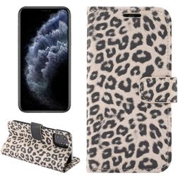 Mobigear Leopard iPhone 13 Mini Hoesje Bookcase Portemonnee - Bruin