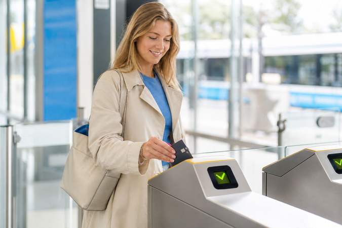OV inchecken met OVpay: Zo werkt het met telefoon & pas